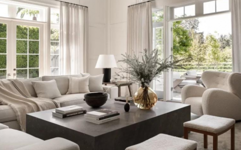 Discover A Soothing Los Angeles House With Beautiful Neutral Colors
